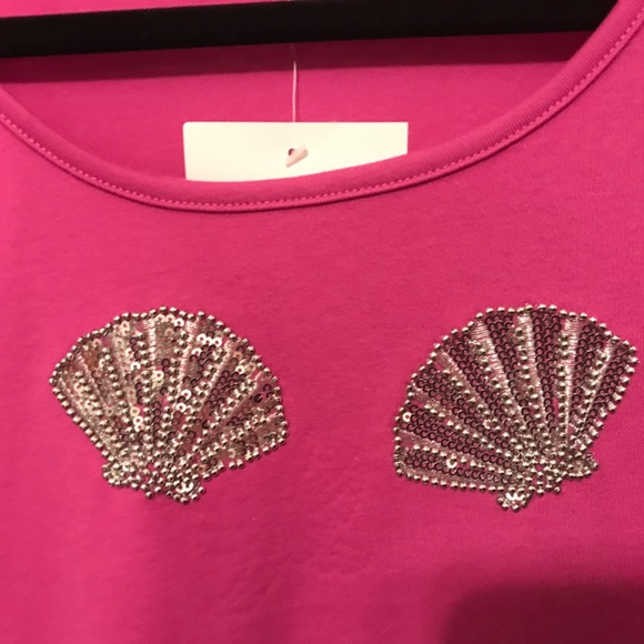 Quacker Factory bright pink t-shirt with beaded / sequined seashells (2X) - Picture 3 of 6
